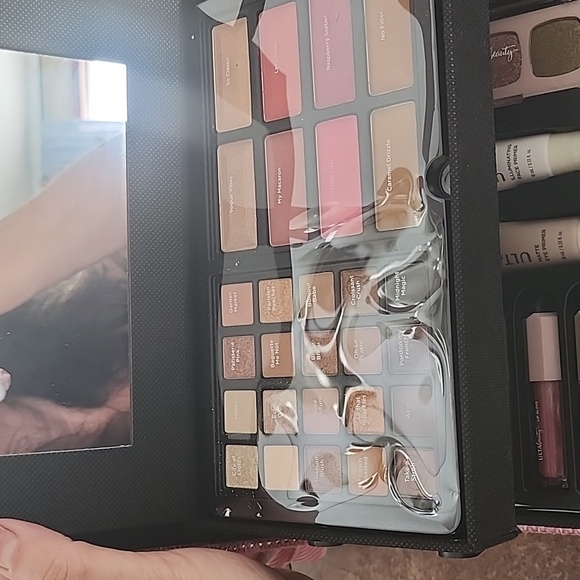 Pink Ulta beauty makeup box - Picture 1 of 3